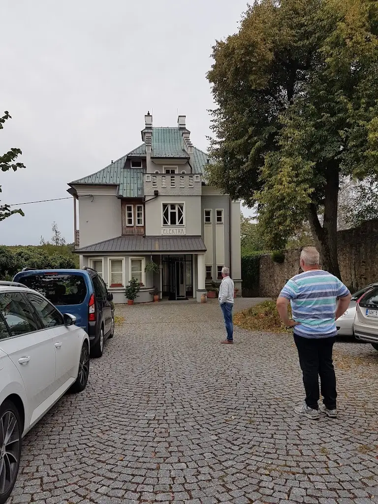 Reinie van Loo_Café Restaurant penzion Elektra_Bechyně_recensione