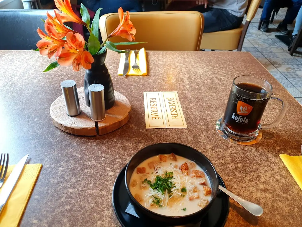 Timea Erdelyi_Wings pizzerie a restaurant_Slavkov u Brna_review