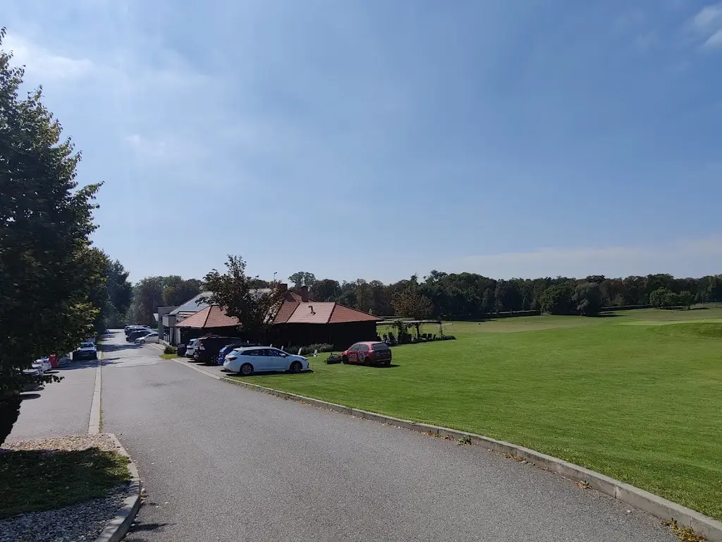 Lubor Kolářík_Restaurace na golfu_Slavkov u Brna_review