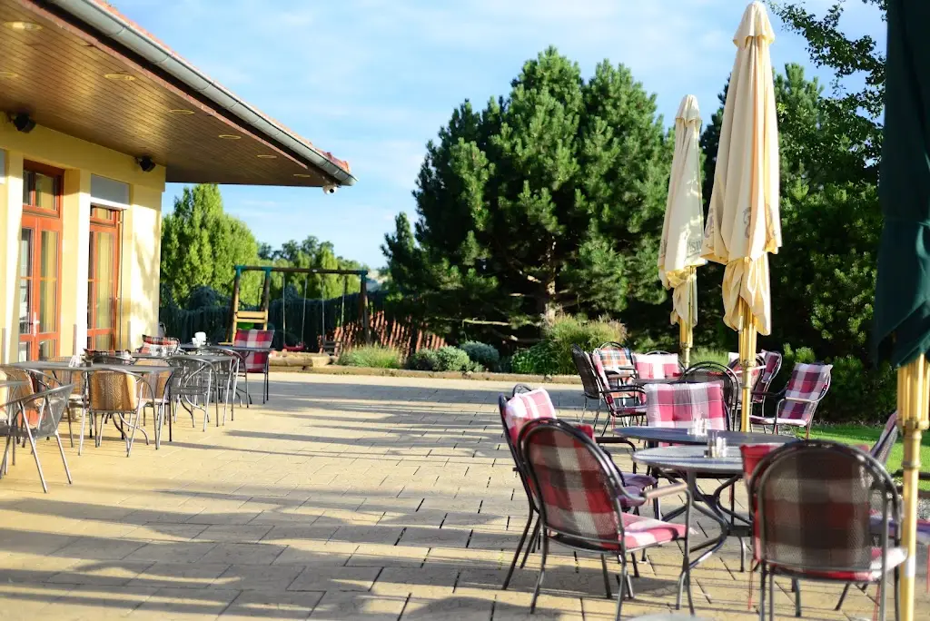 Restaurace na golfu_Slavkov u Brna_slider_image_1