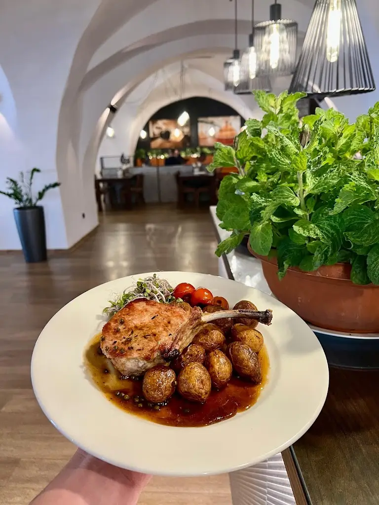 Bernard Bar Slepičák_Suchohrdly_slider_image_3