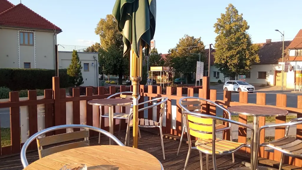 Pizzerie a Hudební klub TWISTER restaurant in Velké Pavlovice