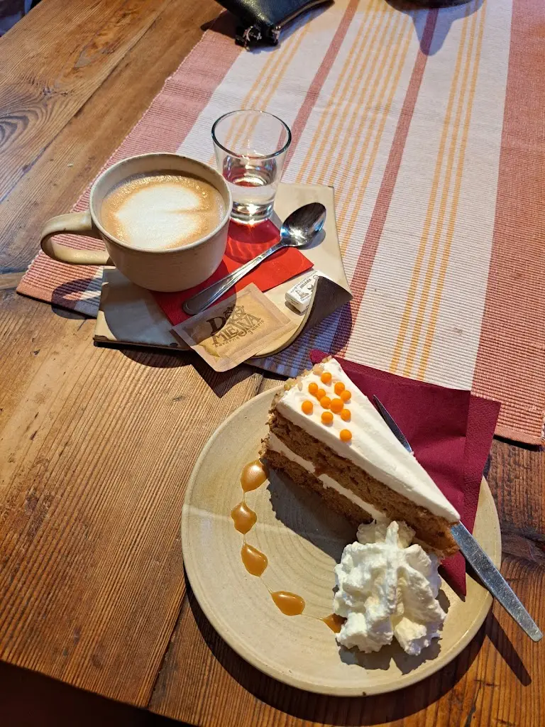 Nina Ivanová_Domlejna_Český Rudolec_review