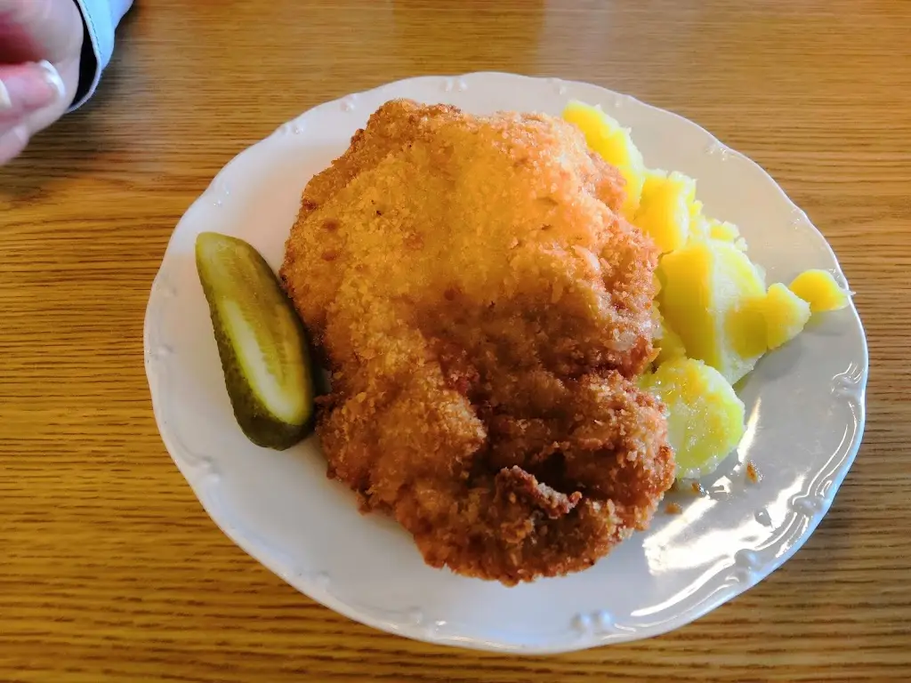 Restaurace - Jídelna Poláchová Anežka_Velké Bílovice_slider_image_2