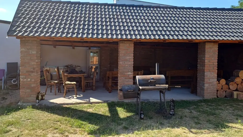 Petr Houdek_U HROZNU - Tradiční moravská hospůdka_Velké Bílovice_review