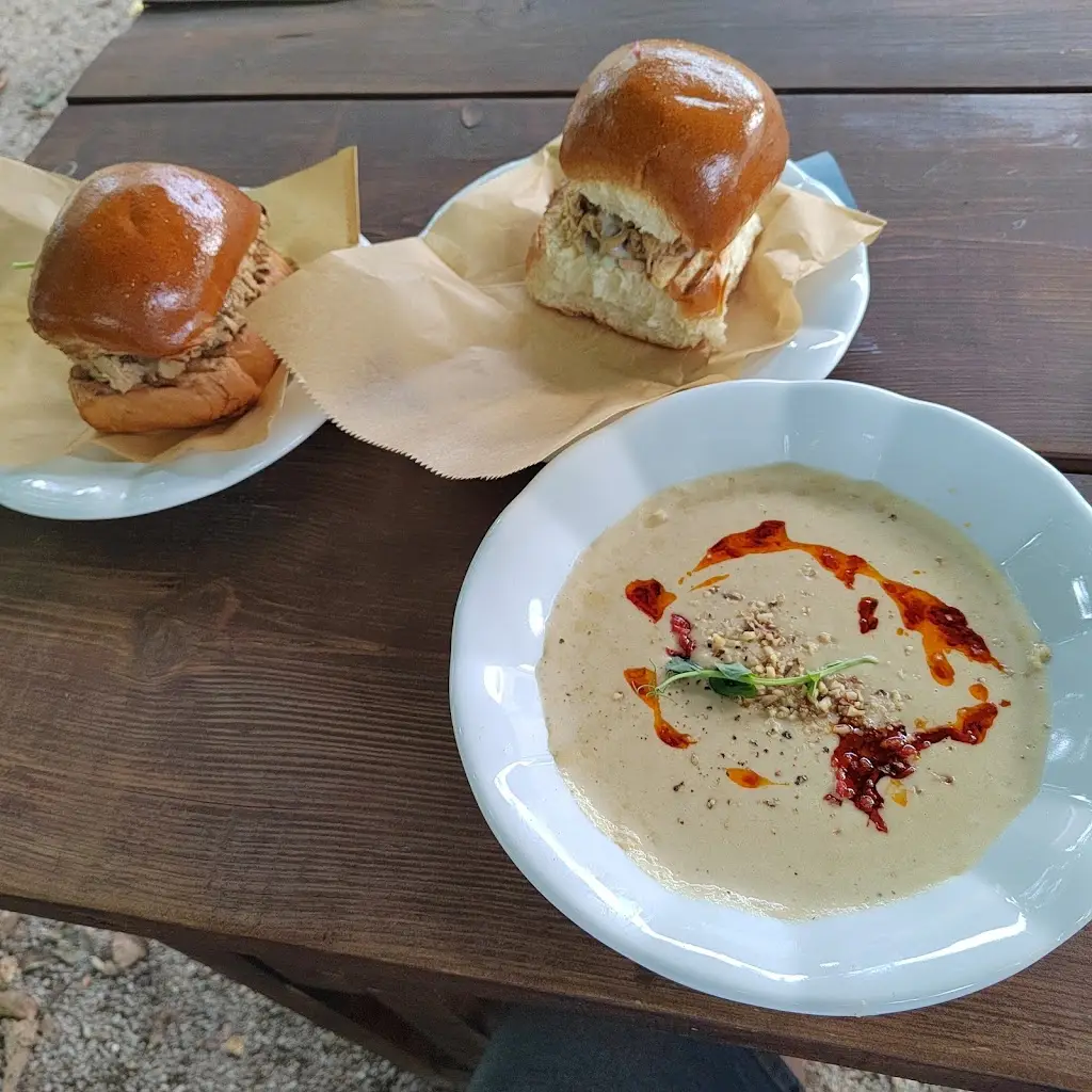 Průjezd 32 - Venkovské Bistro_Veverská Bítýška_slider_image_3