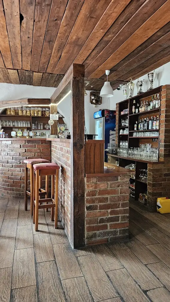 Vašek Mikulica_Pizzeria U Mňa_Vnorovy_review