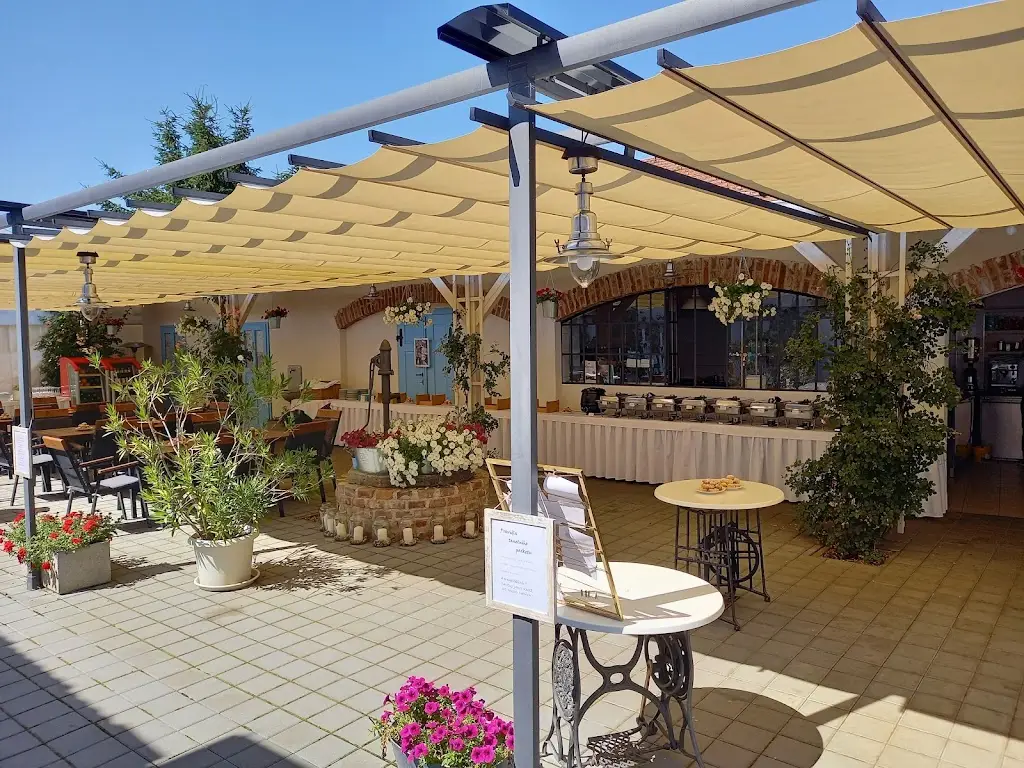 Restaurace Na 17ce restaurant in Vranovice