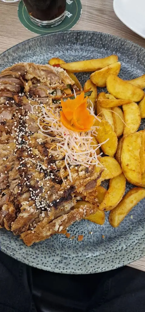 Elektro šicí stroje Frolka_Việt restaurace,Việt Bistro a bubble tea._Veselí nad Moravou_review