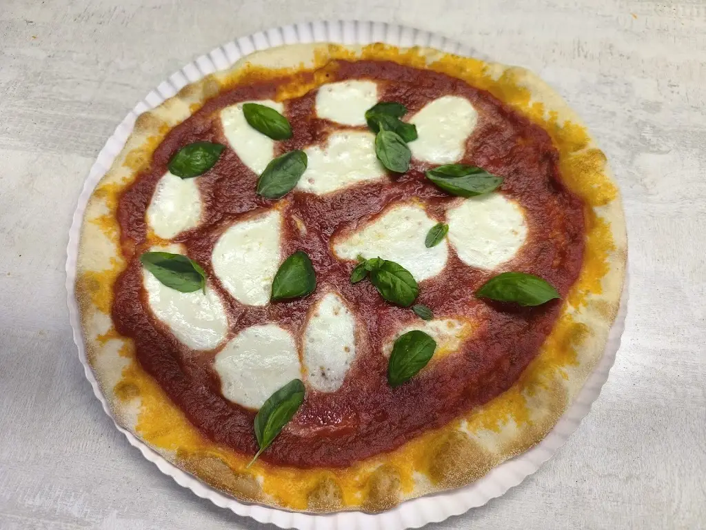 Pizza Tom_Veselí nad Moravou_slider_image_2