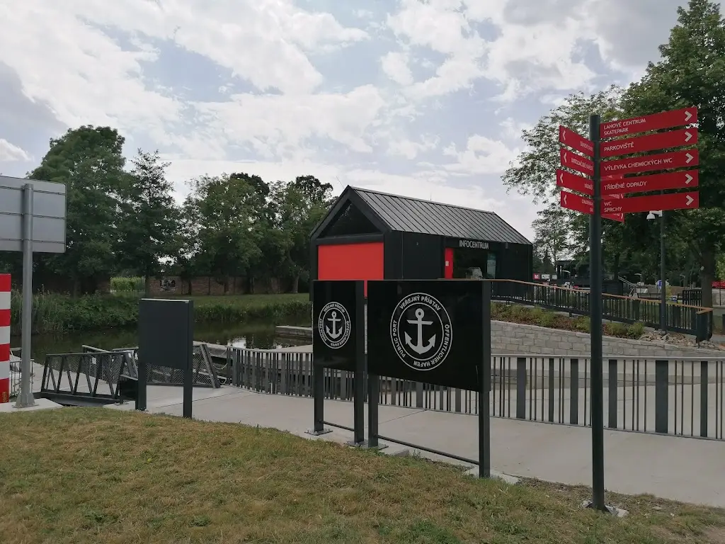 Hanka B_Půjčovna lodí přístav Veselí nad Moravou_Veselí nad Moravou_review