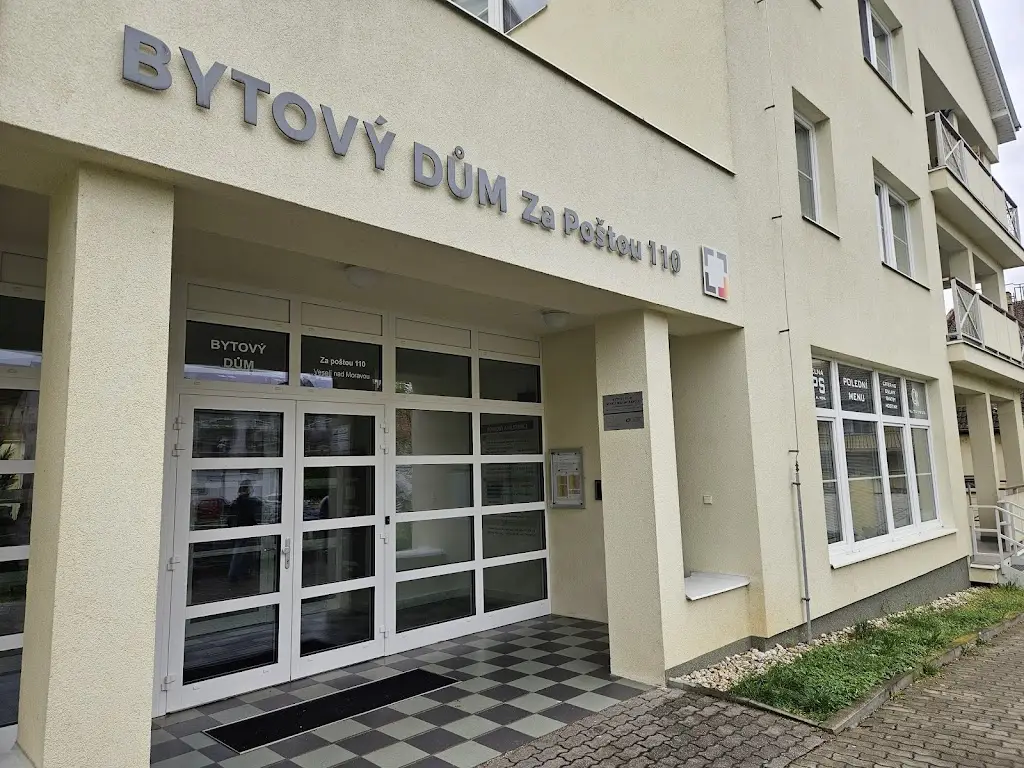 Matuš Vráb_Jídelna DPS_Veselí nad Moravou_review