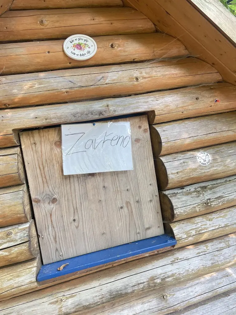 Pavel Pospíchal_Samoobslužný výčep_Český Rudolec_review