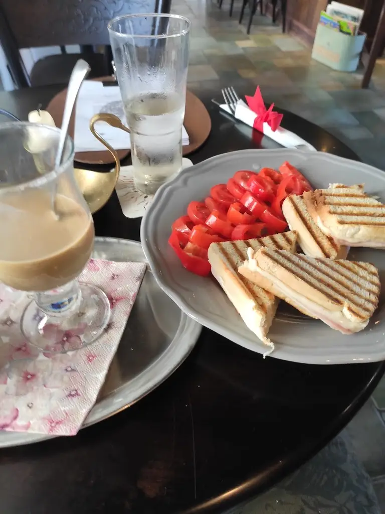 Martin Zubalík_Kafé Ehrenhaft_Veselí nad Moravou_review