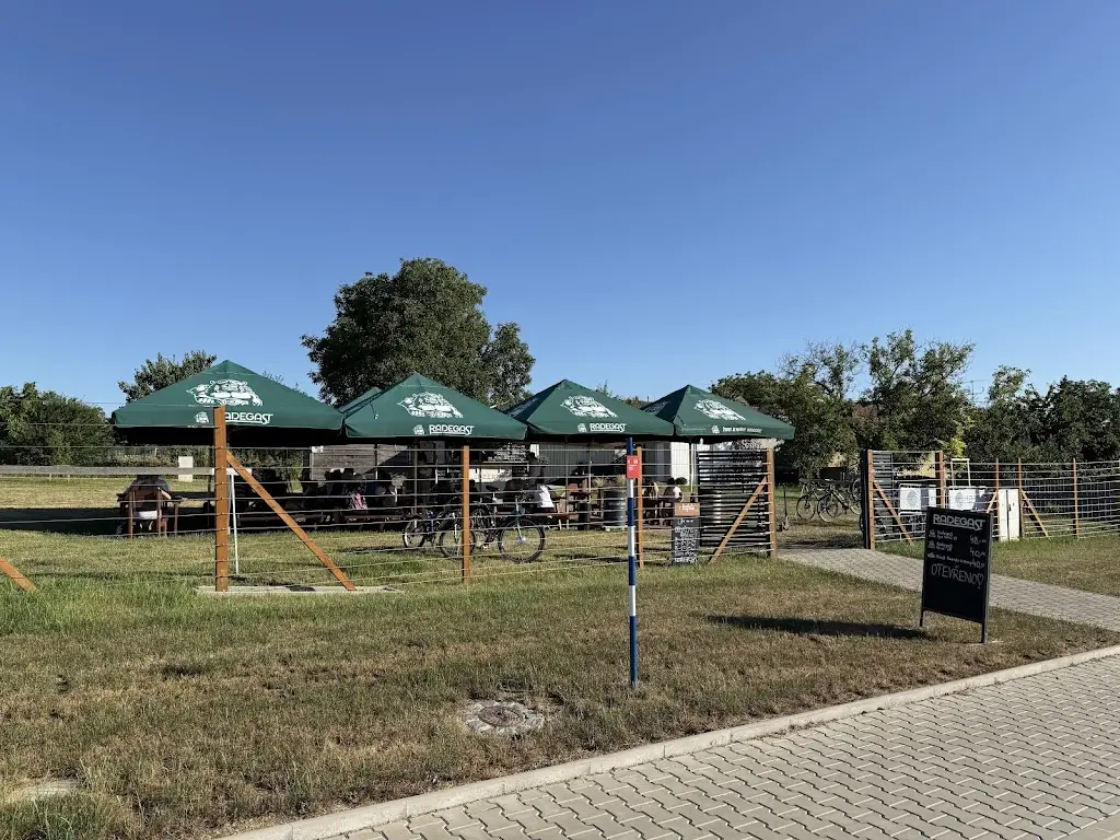 Miroslav Staněk_Jezerní cafe&bistro_Veselí nad Moravou_recensione