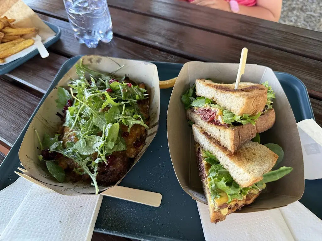 Jezerní cafe&bistro_Veselí nad Moravou_slider_image_2