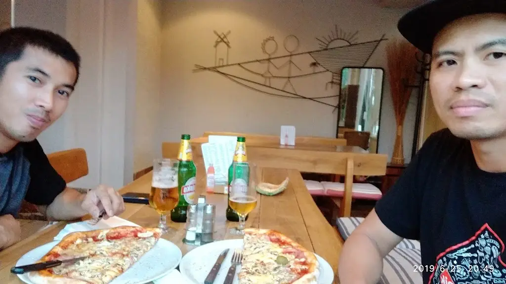 Cenon Lazala (jun-jun)_Pizzeria slastičarnica caffe bar Limač_Vrbovec_recensione