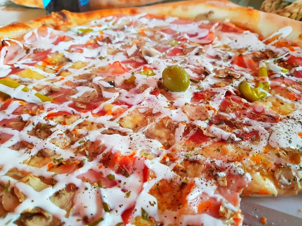 Davor Horvat_Pizzeria slastičarnica caffe bar Limač_Vrbovec_recensione