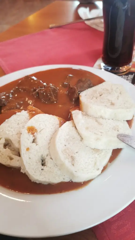 Isabela Radinar_Restaurace Eden_Chotoviny_review