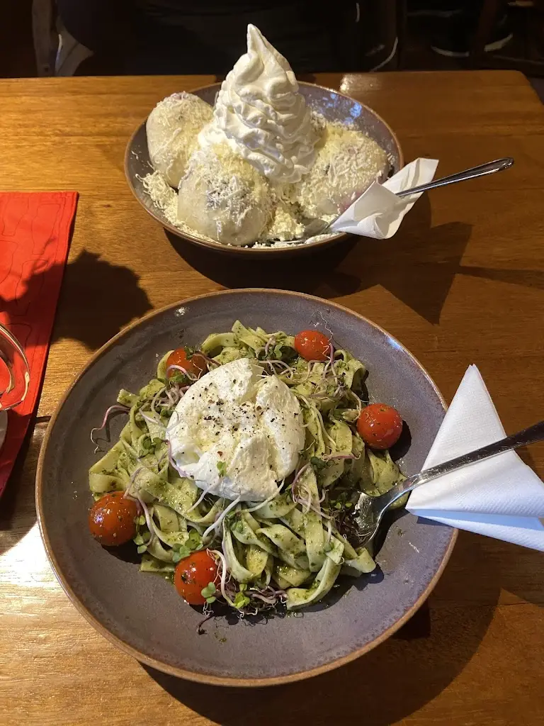 Eoin_Škoda lásky_Zbraslav_review