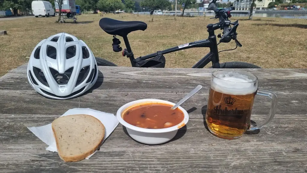 Roman Ferencz_Stánek u Alexe a Irči,_Zbraslav_review