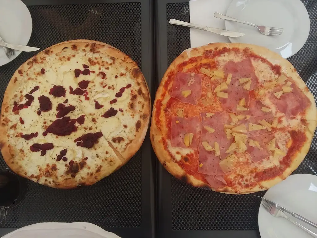 Robert Sierpniak_Za komínem_Židlochovice_review