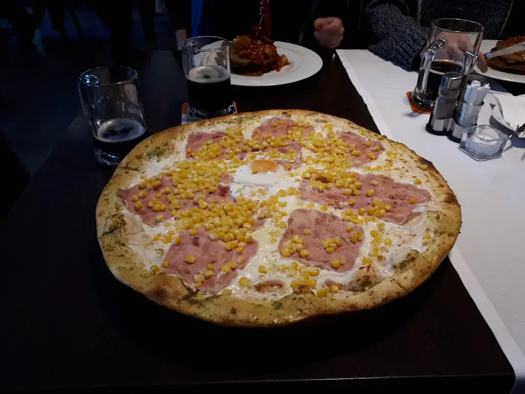 Martin Šuška_Za komínem_Židlochovice_review