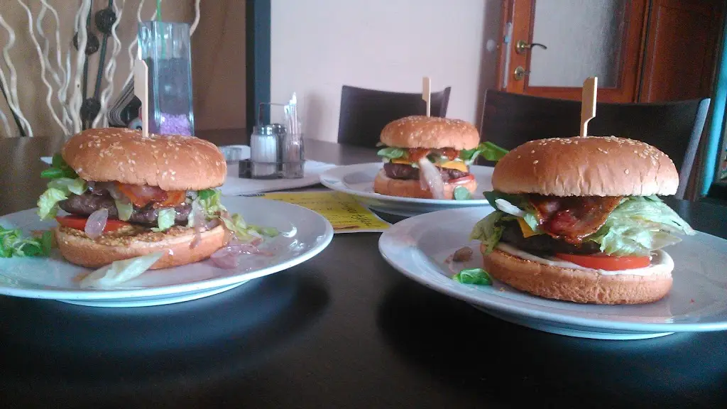 Restaurace a pension Pavir_Židlochovice_slider_image_3