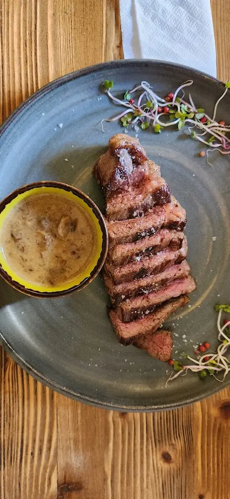 Leonid Smolyansky_Gastro-bar23_Znojmo_recensione