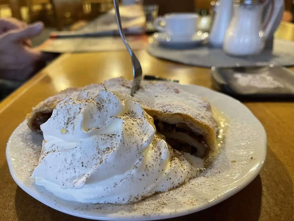 Regina Kreibich_Bürgerliches Restaurant_Aš_review