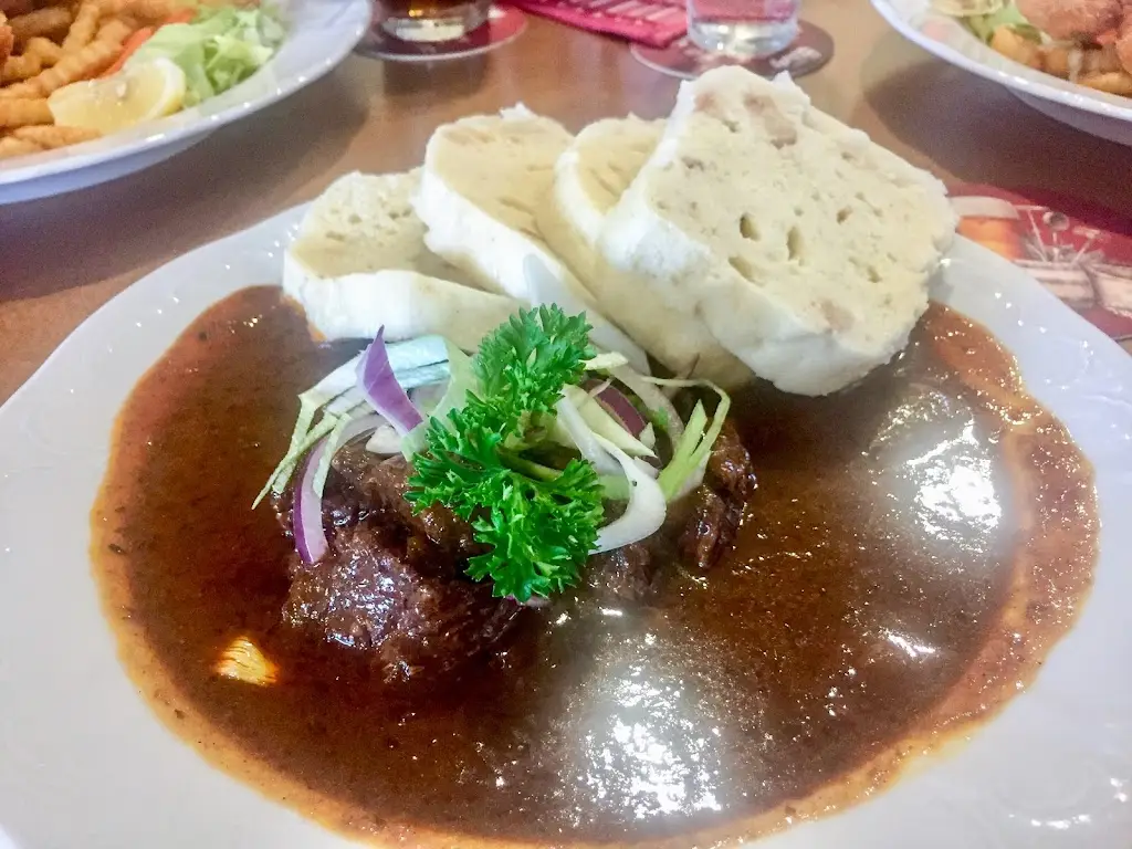 Philipp Beyer (para_B)_Restaurant im TravelFree_Aš_review