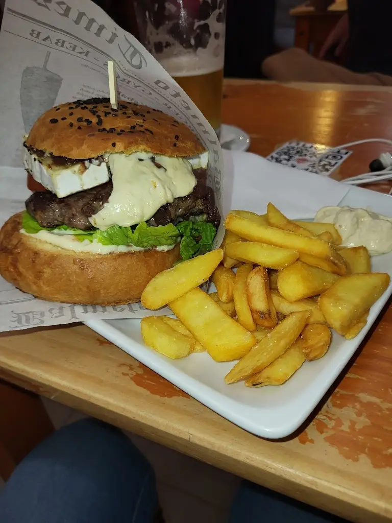 Dessideria1985_Park-Pub 'V Sadu'_Aš_review