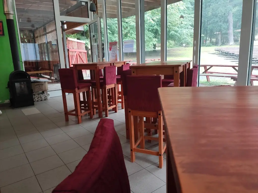 Park-Pub 'V Sadu' restaurant in Aš