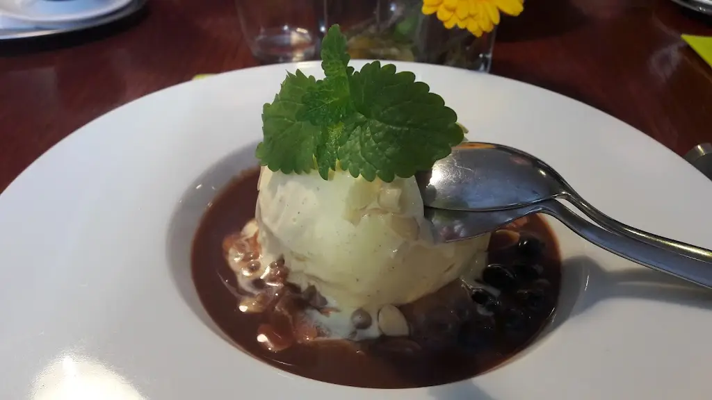 Petra Novotná_Faustův dvůr_Abertamy_review