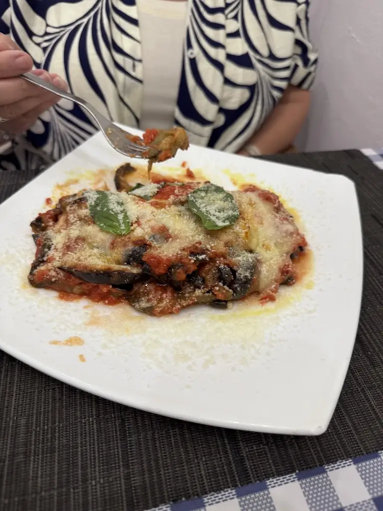 Eric H_Piazza Castello - pizzeria, trattoria, bar_Březová_review