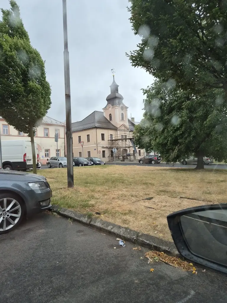 Stanisław Piątek_Restaurace Radniční sklípek_Bochov_review