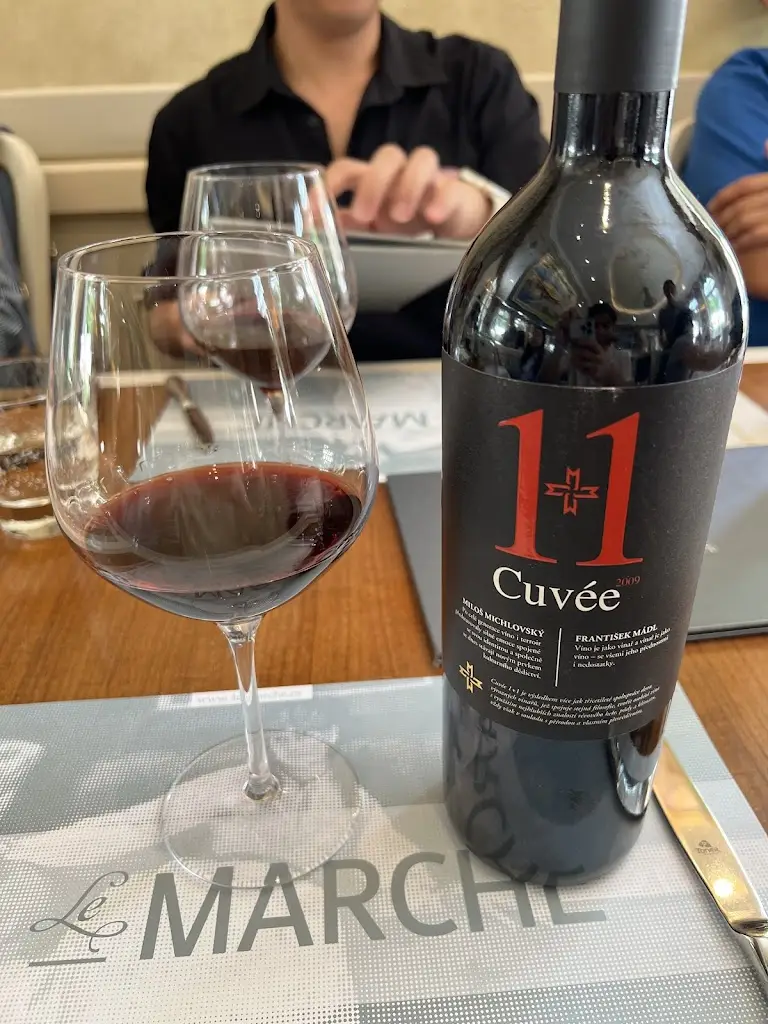 Pat Sath_Restaurace Le Marché Karlovy Vary_Bochov_review