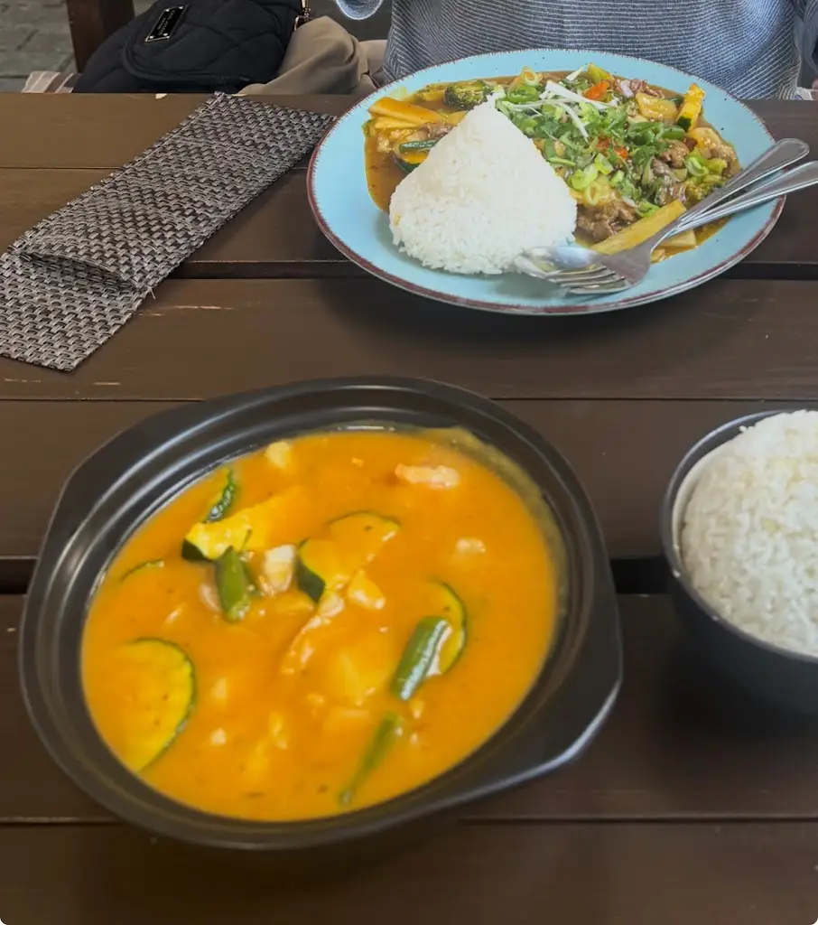 Salah Alnaji_Nhât Båo Restaurant_Bochov_review