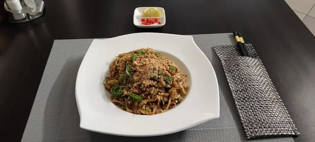 Nhât Båo Restaurant_Bochov_slider_image_2