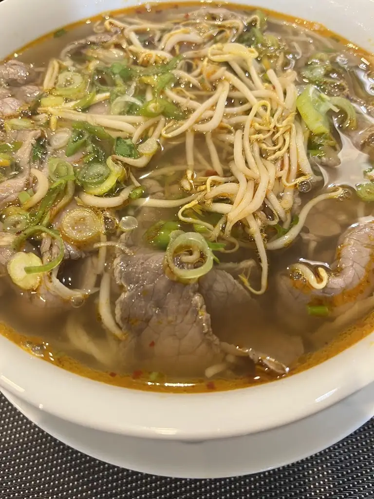 Nhât Båo Restaurant_Bochov_slider_image_3