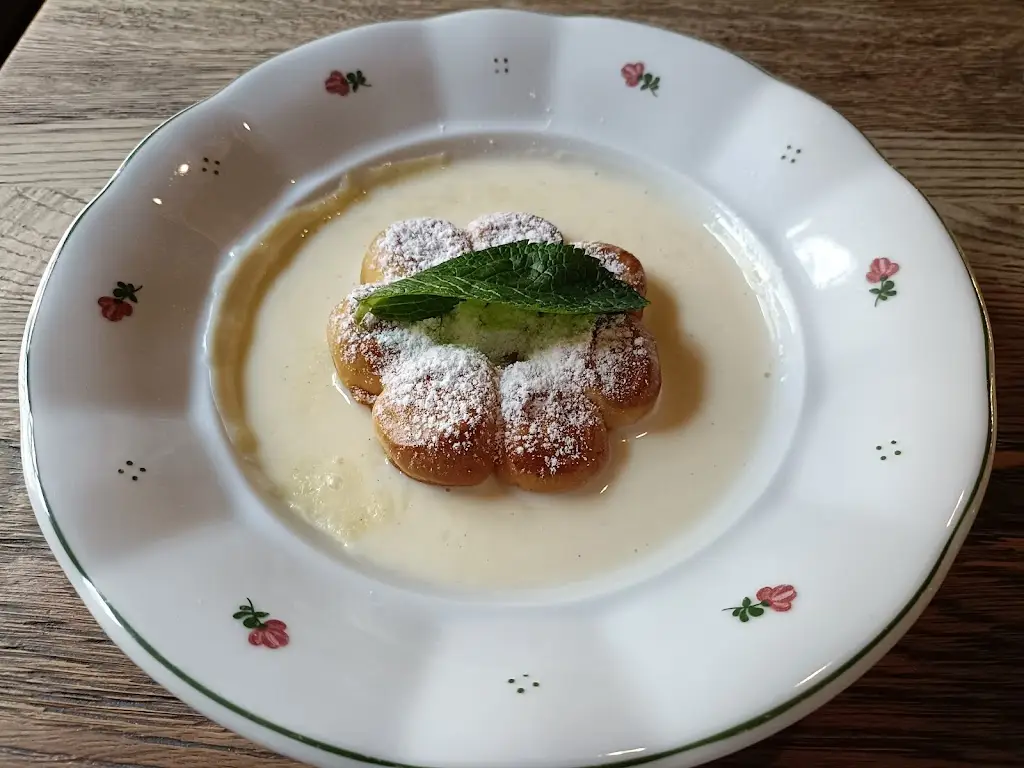 Justine Fondre_Restaurace Hvězda_Cheb_review