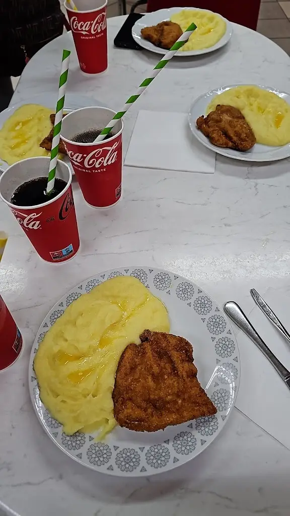 Suad Petrů_Mlíčňák_Cheb_review