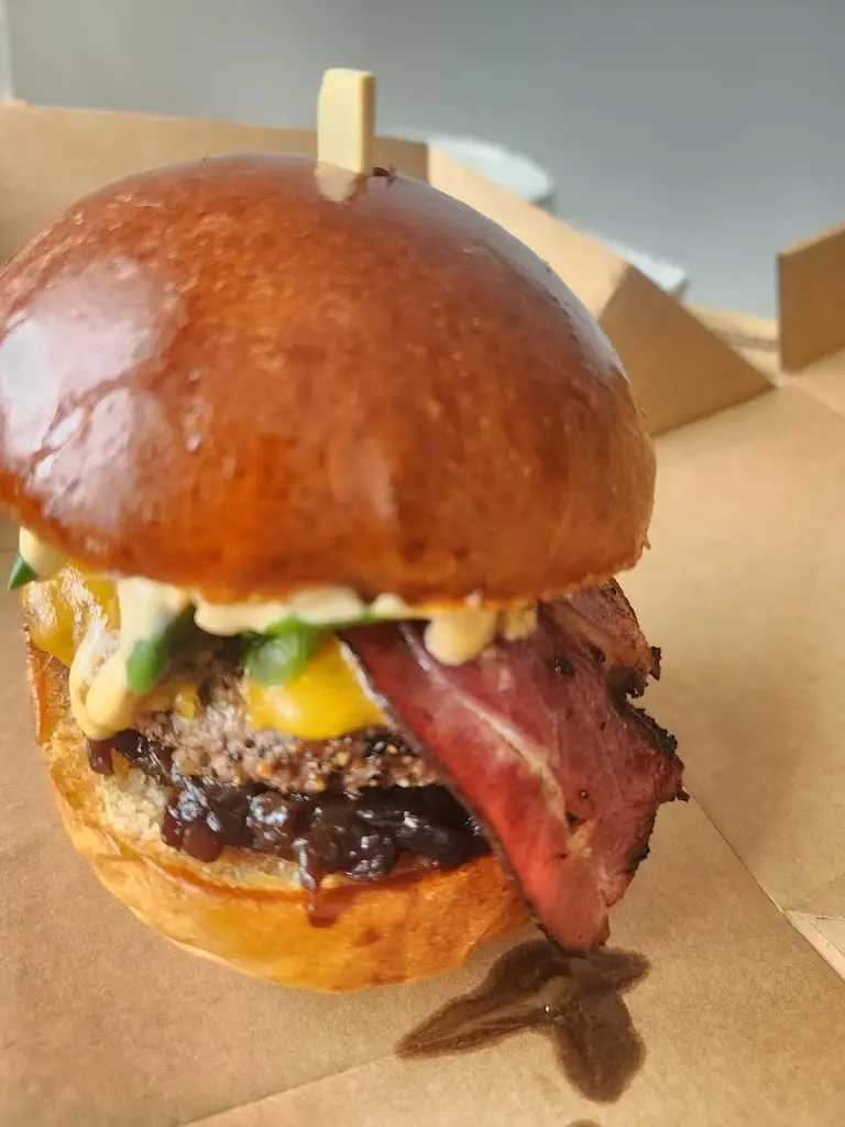 michal ngo_Mama's Burger Cheb_Cheb_review