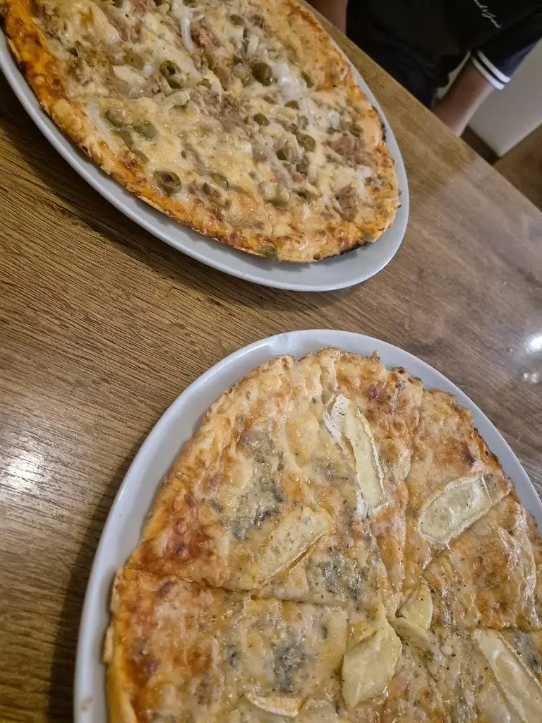dee dee_Pizzerie Jakubská, Restaurace u Blonďáka_Cheb_review