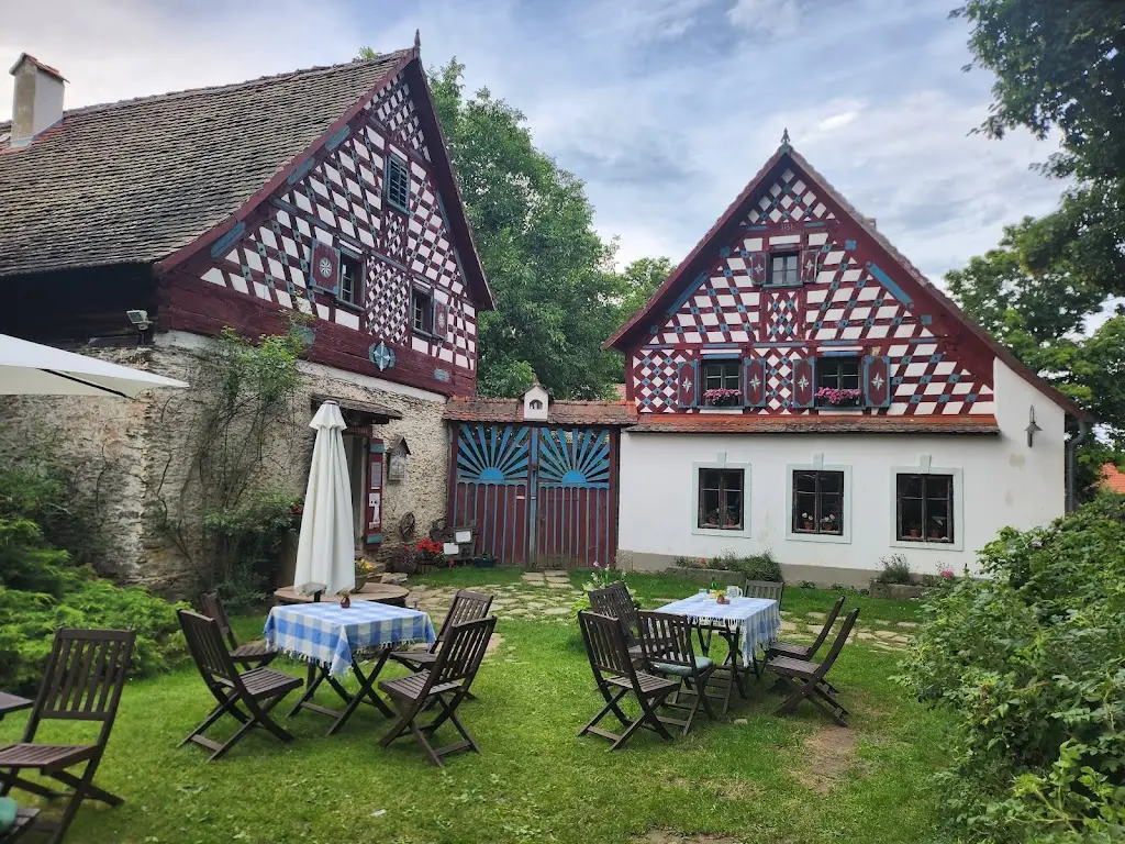 Syn Opsis_Hostinec na Doubravě_Dolní Žandov_recensione