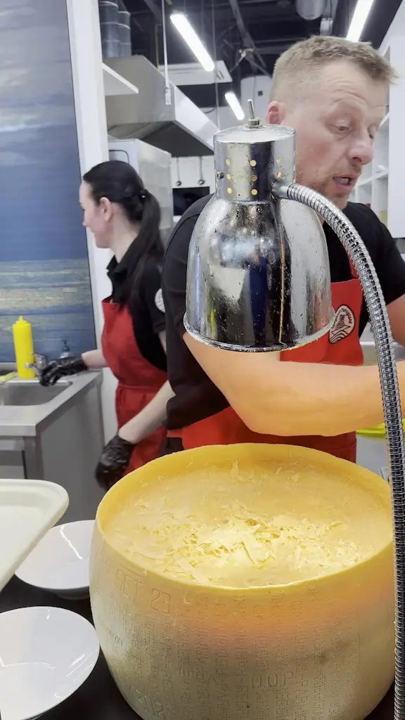 Spaghetti Parmigiano_Chodov_slider_image_2