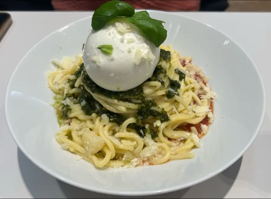 Spaghetti Parmigiano_Chodov_slider_image_3