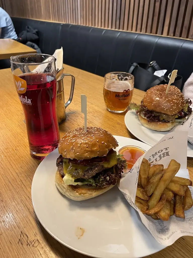 Mert Can_Tom's Burger_Chodov_review