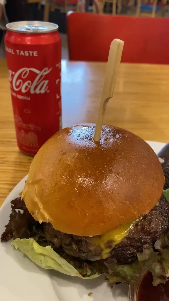 Tom's Burger_Chodov_slider_image_2