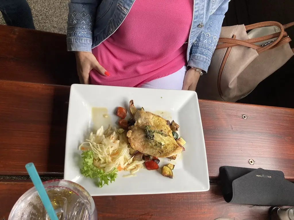 Cyntia Pethövá_Restaurace Maják_Chodov_review